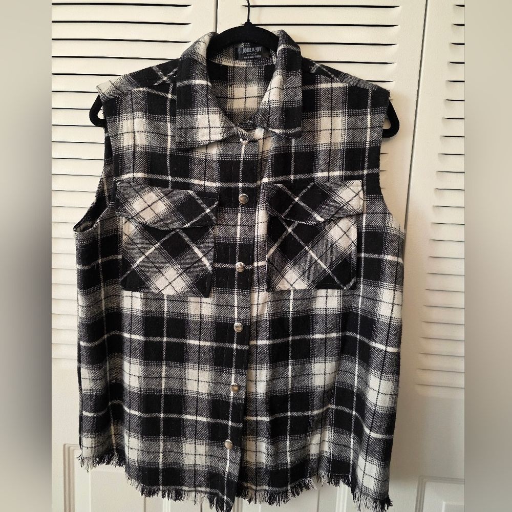 Black and white plaid sleeveless button-down shirt/vest